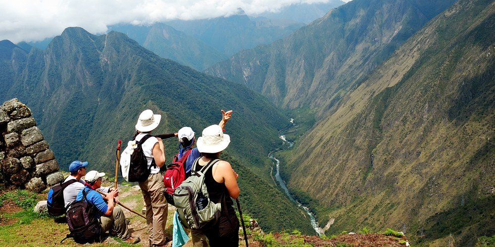 inca trail peru uitzicht met wandelaars